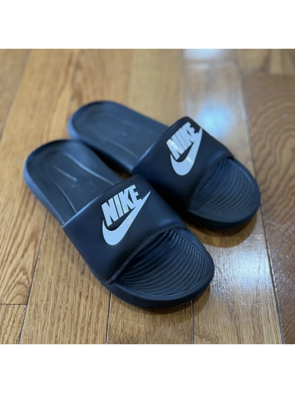 Size 8 US Men’s NIKE Men's Victori One Slide Black/White-Black (CN9675 002)